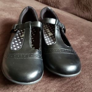 Black skid resistant